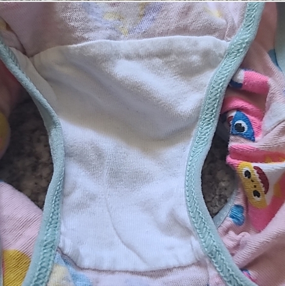 10 for $25 - Pink Fong Baby Shark Girls 2T Underwear (5 pairs) - Picture 5 of 11